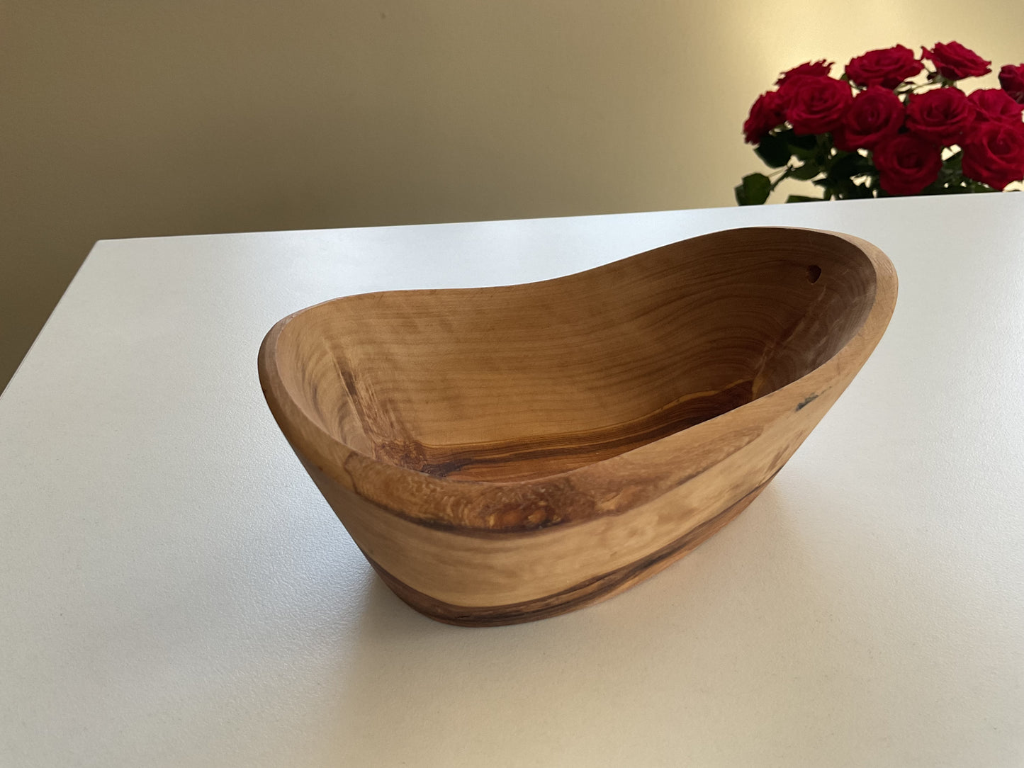 Oliventre-skål – naturlig og tidløs