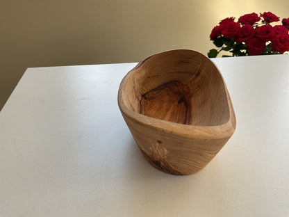 Oliventre-skål – naturlig og tidløs