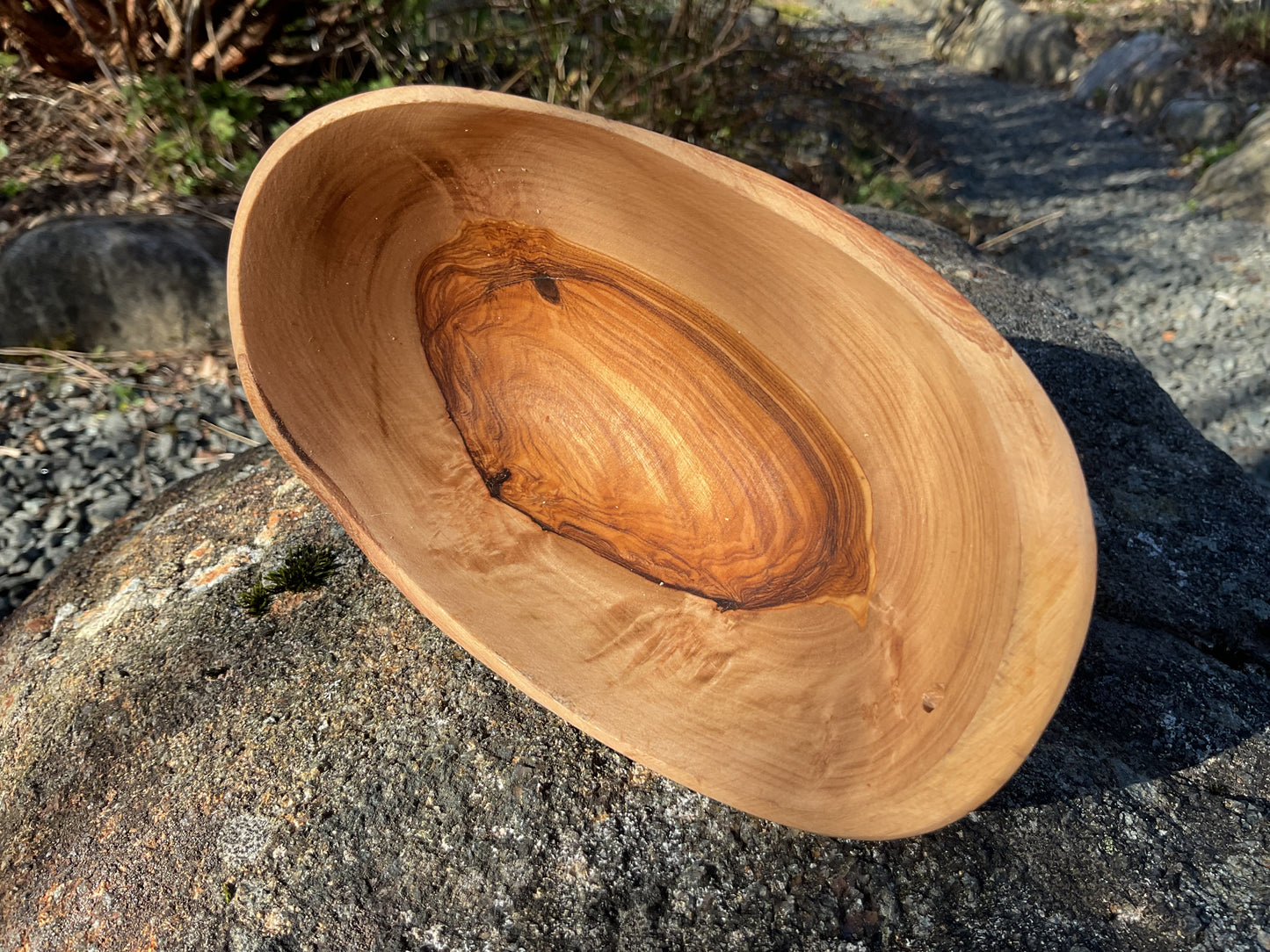 Oliventre-skål – naturlig og tidløs