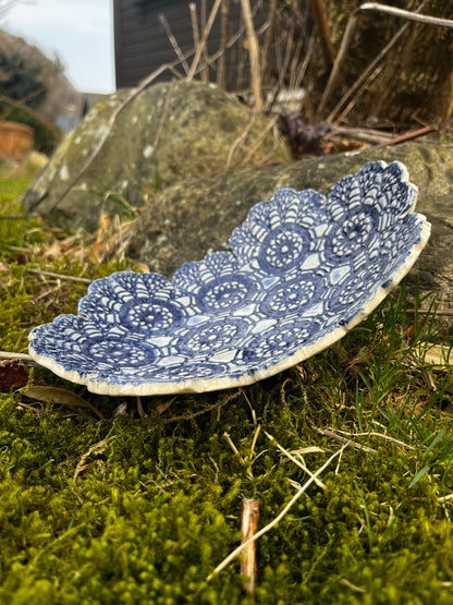 Oval skål – blå blomster